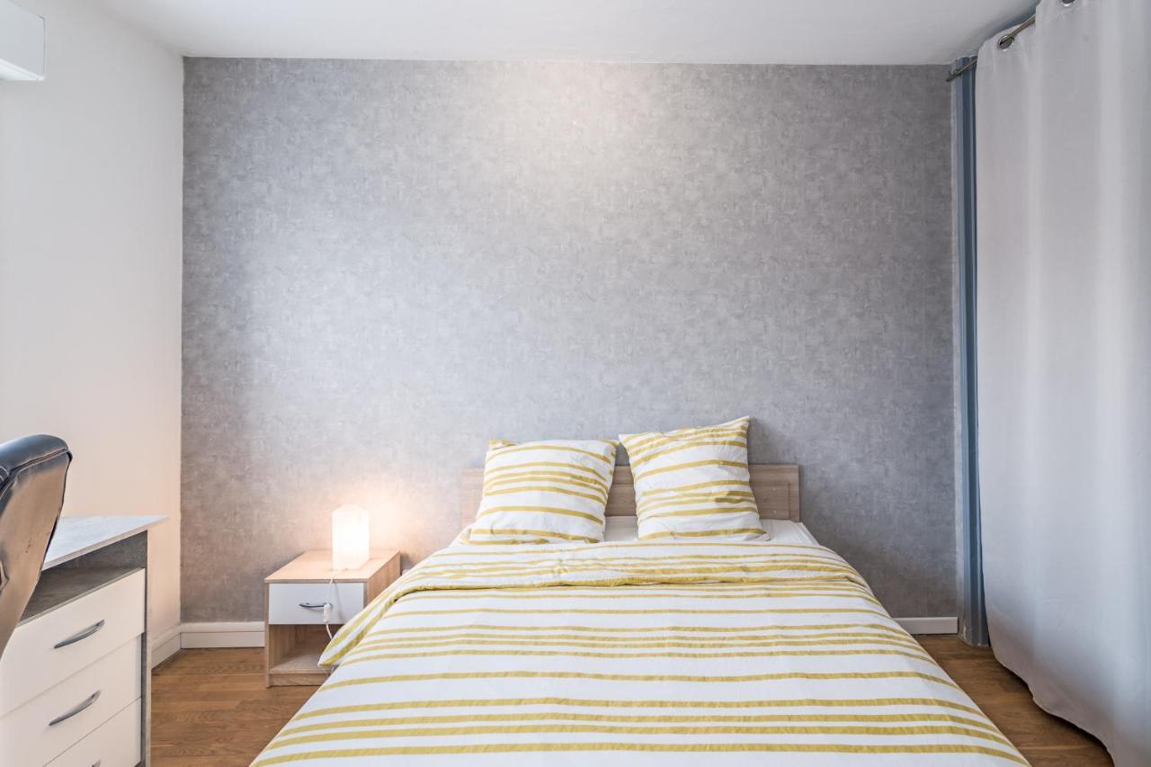 Spacieux Appartement - 6 Personnes - Parking Gratuit Сент-Андре-ле-Верже Экстерьер фото